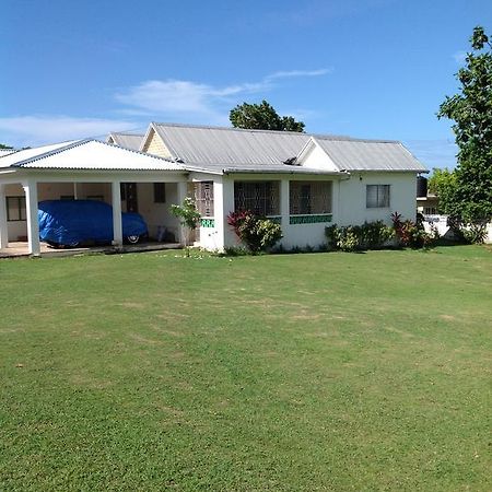 Gasthaus Chillax On Our Farm Ocho Rios Exterior foto