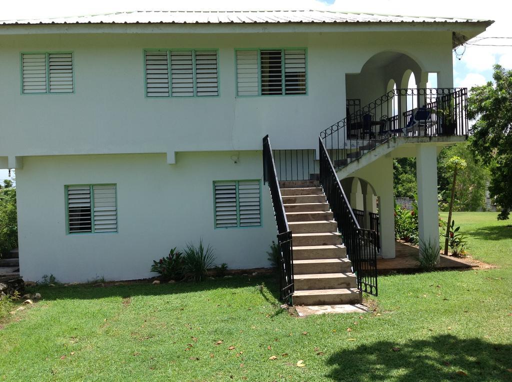 Gasthaus Chillax On Our Farm Ocho Rios Exterior foto