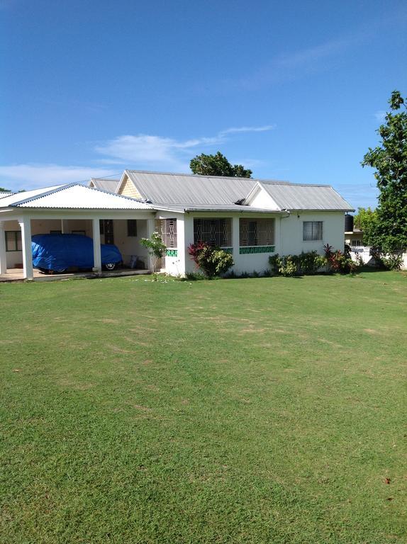 Gasthaus Chillax On Our Farm Ocho Rios Exterior foto
